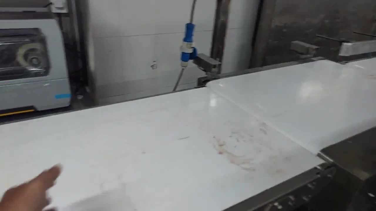 Bàn cân trên băng chuyền của Dmax Weigh